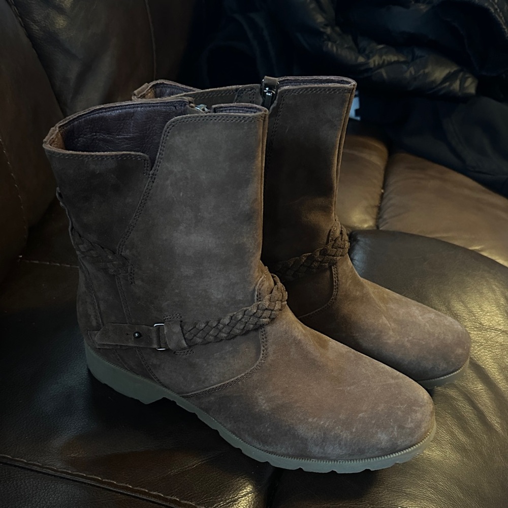 Teva Women's tan suede Ankle Boots - Picture 4 of 11